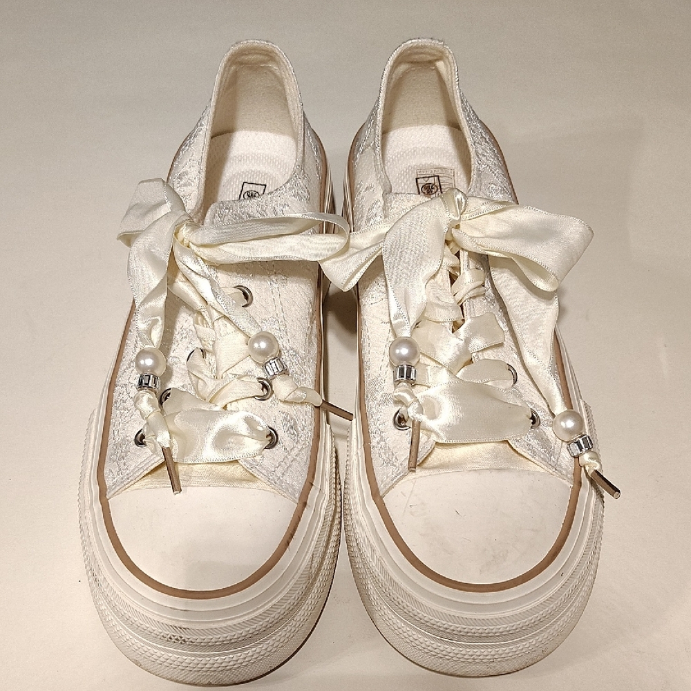 Beier Sz 40 9 To 9.5 Ivory Satin Ribbon Lace-Up Platform Sneakers & Pearl GYC X